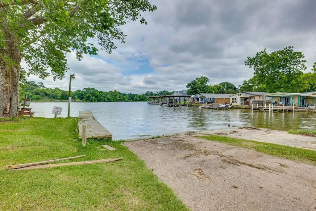 Vacation Home Lake Livingston! Onalaska Exterior foto